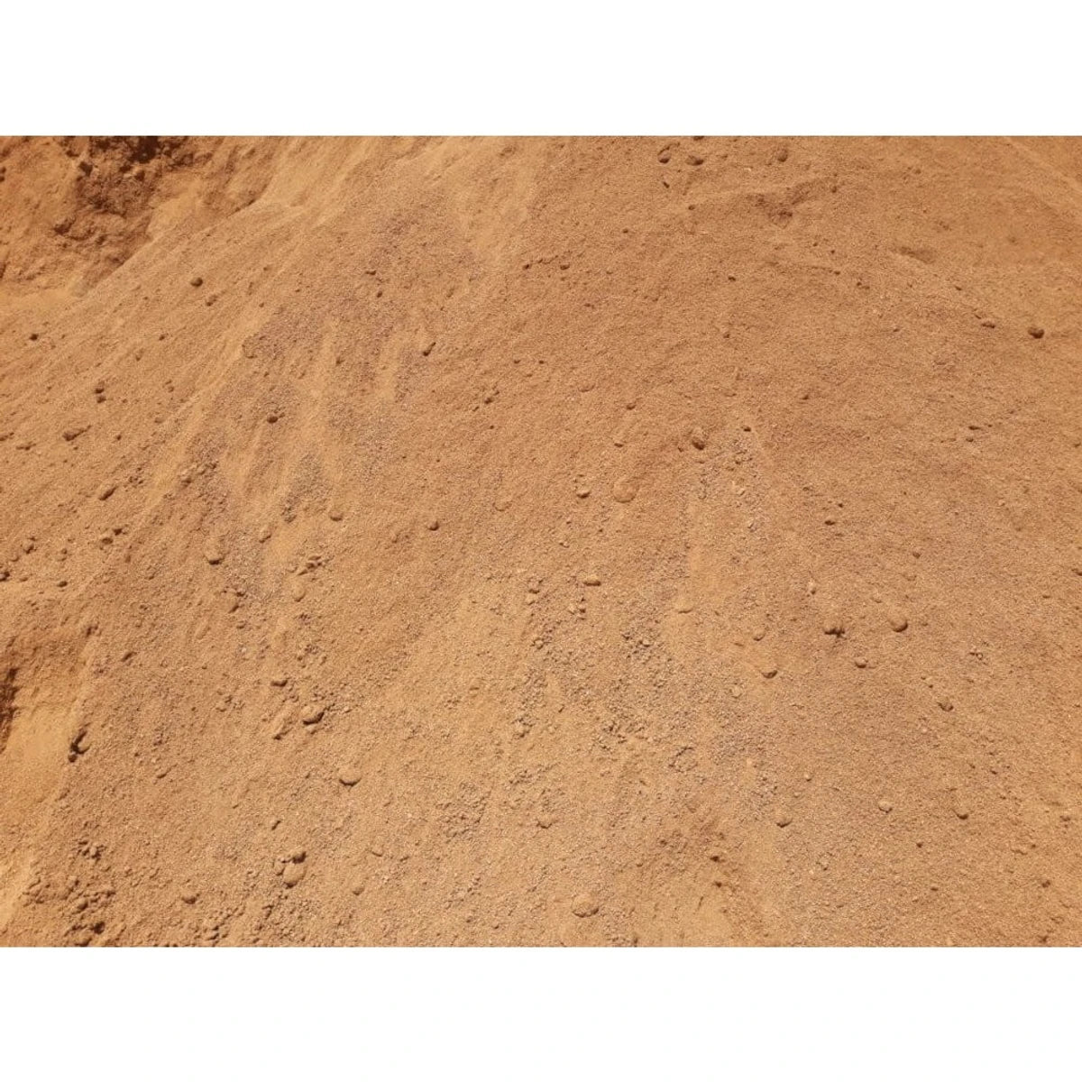 Building Sand 40kg shown as a loose pile of light brown sand with fine grains and small pebbles, close-up view.
