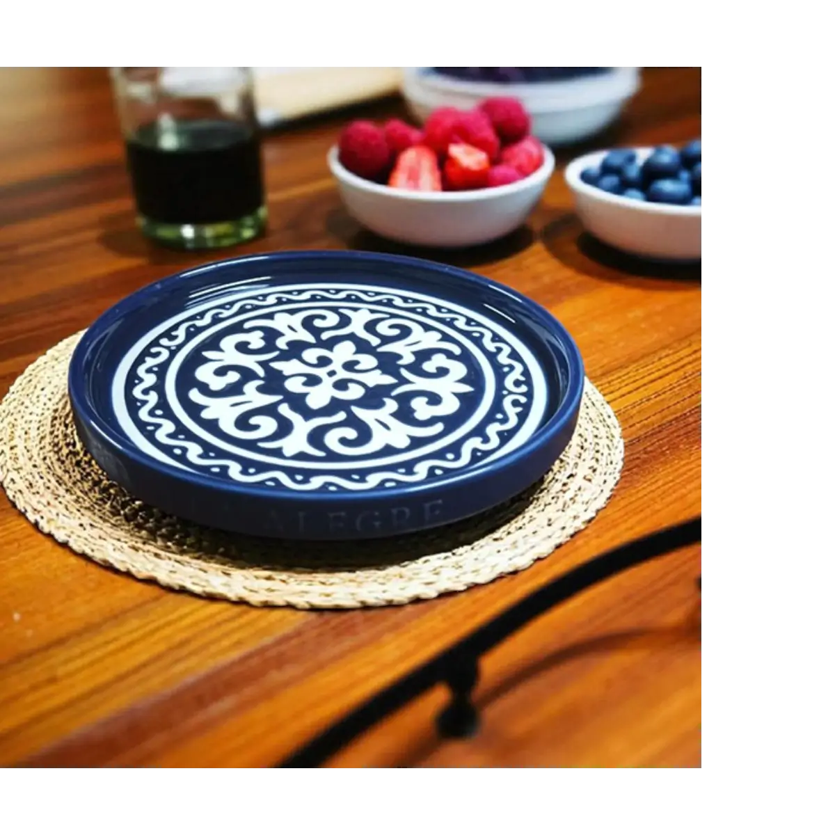 Stackable flat cake plate