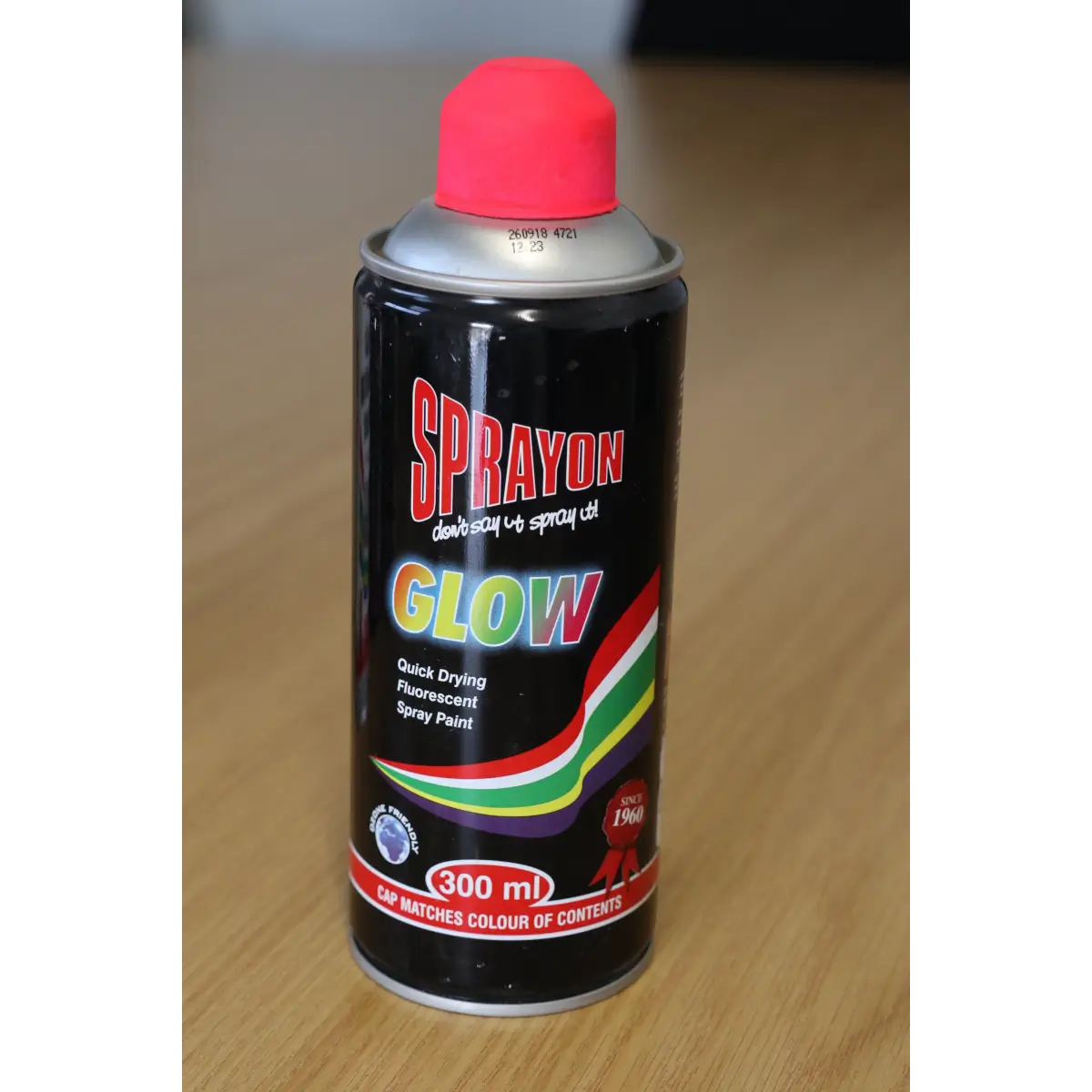 Fluorescent spray paint glow