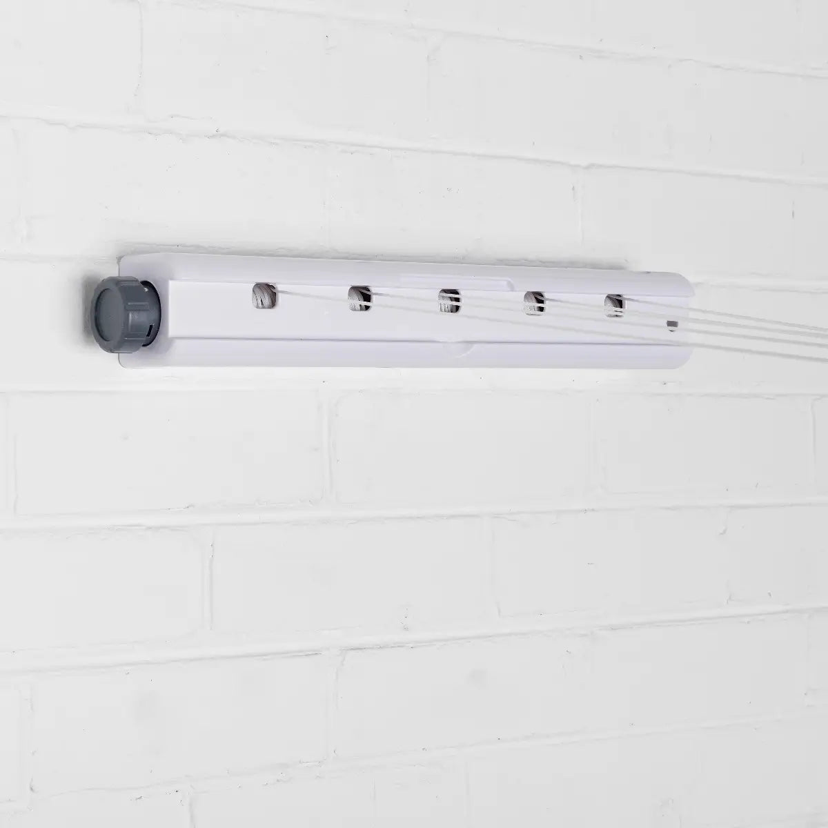 Retractable indoor washing line