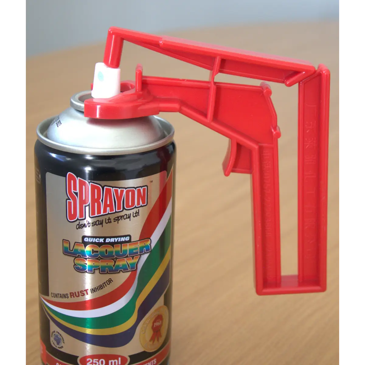 Spray gun can attachment