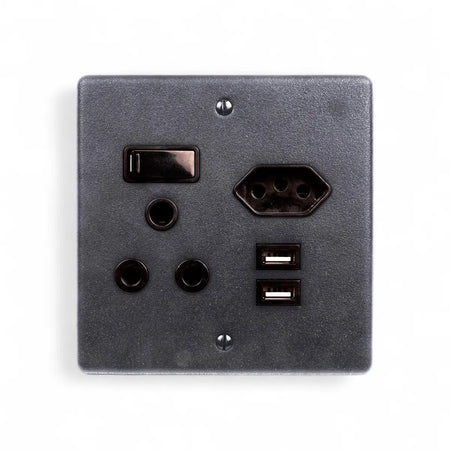Lesco 100X100Mm 1X16Mma, 1Xiec, 2Xusb Matt Black Switch Socket