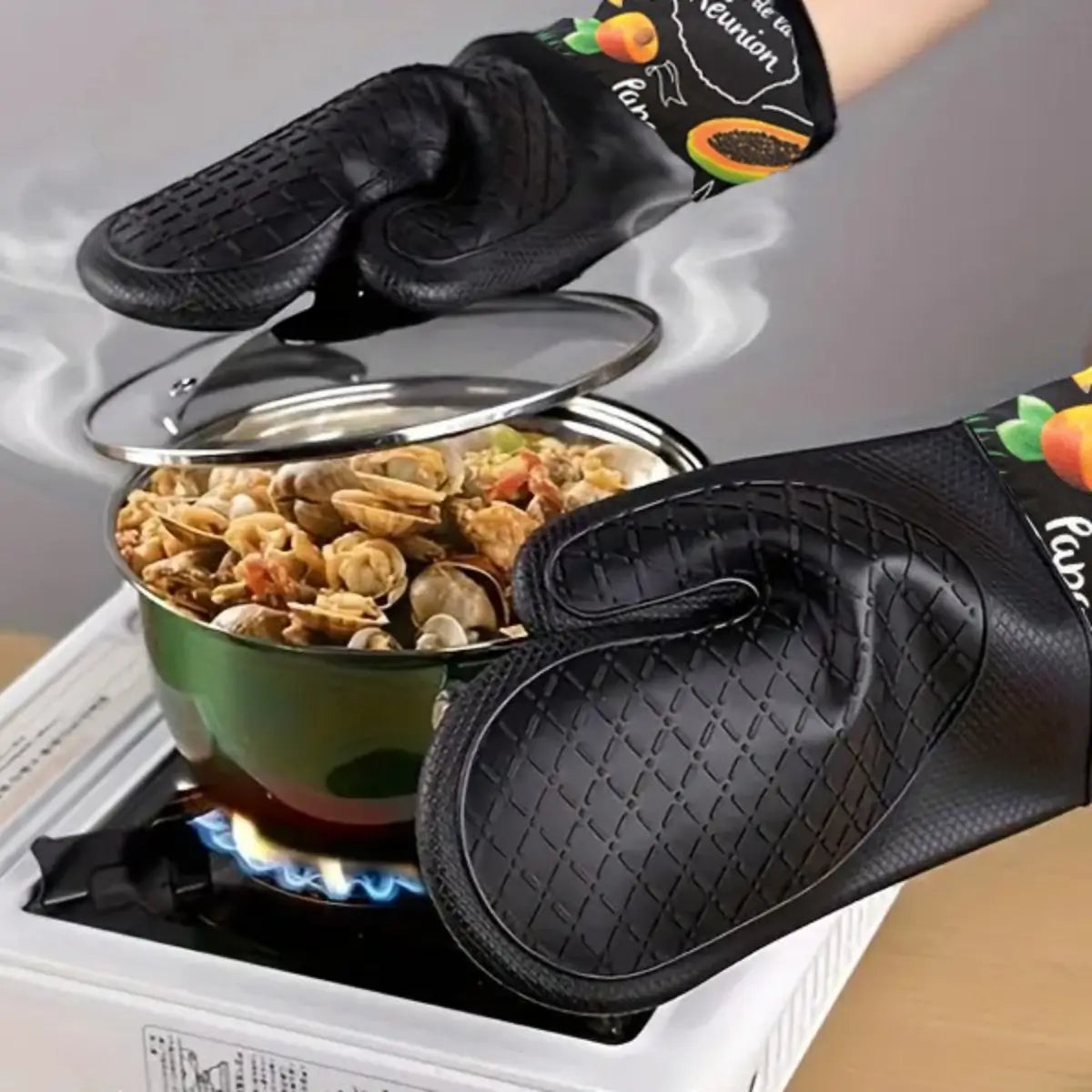 Heat resistant silicone glove