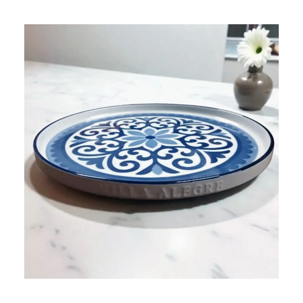 Stackable flat dinner plate