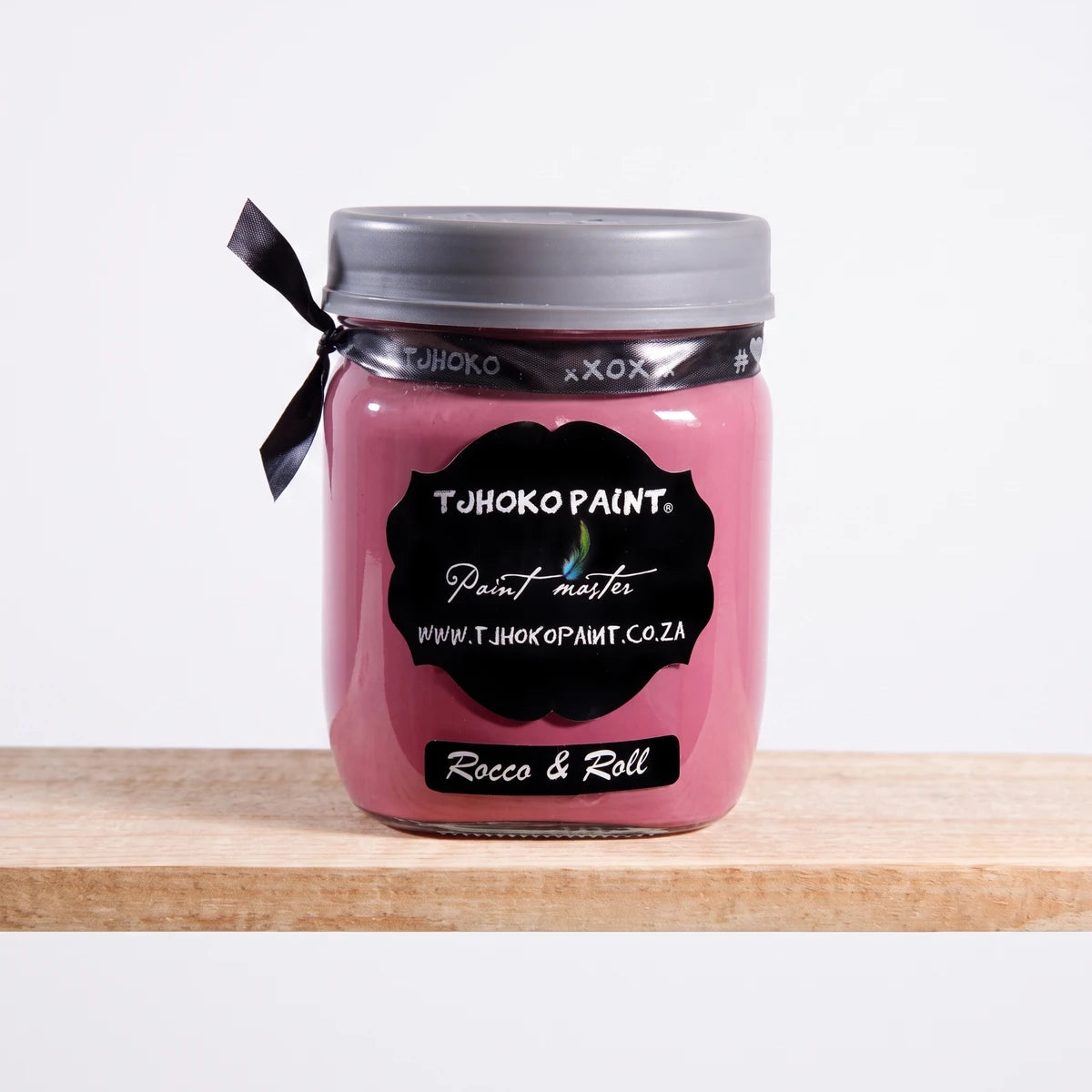 Pink Rocco And Roll 500ml Chalk Paint in a glass jar with a black label, displayed on a wooden shelf.